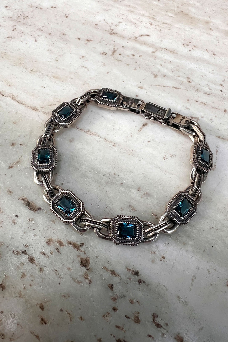 Chain Square With Blue Stone bracelet