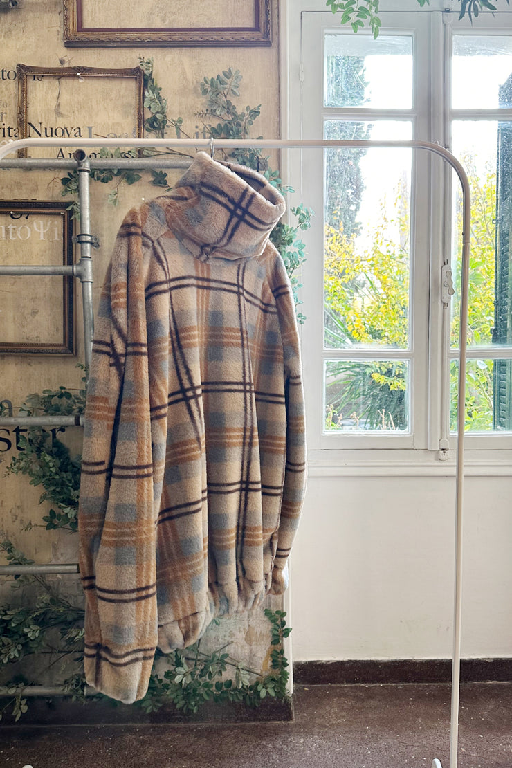 Hug Plaid Beige Sweater